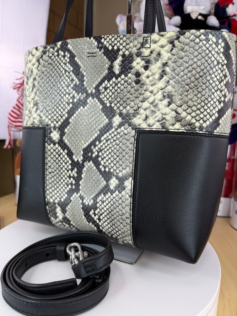 💥TORY BURCH - Block-T Mini Snake Embossed Tote - 45U398 - Picture 4 of 17